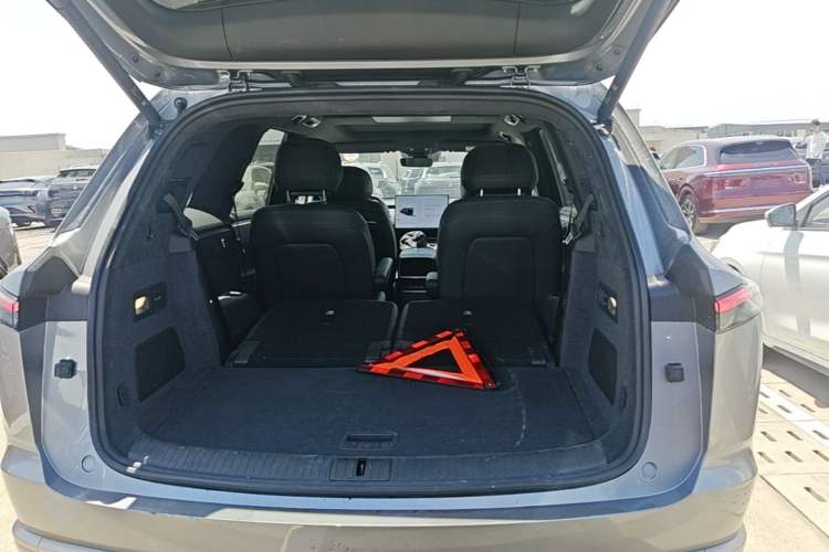 Used ONVO Luxeed L90 2025 Model—Max Six-Seater Version Trunk