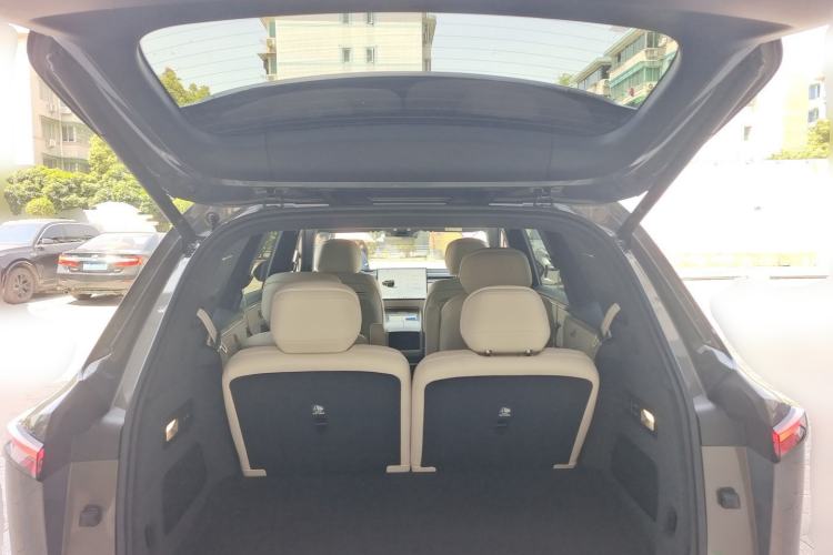 Used ONVO Luxeed L90 2025 Model—Ultra Six-Seater Version Trunk