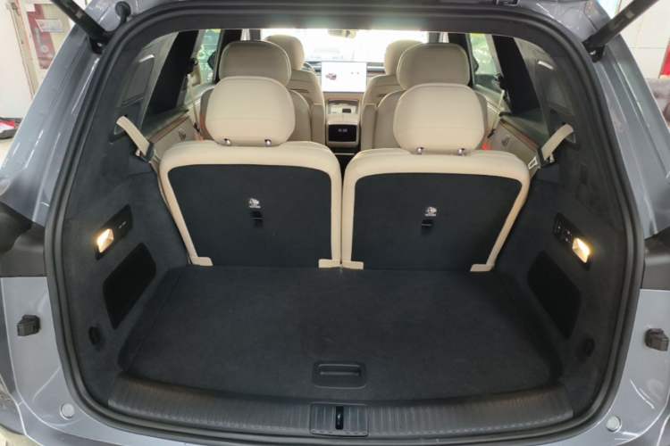 Used ONVO Luxeed L90 2025 Model—Max Six-Seater Version Trunk