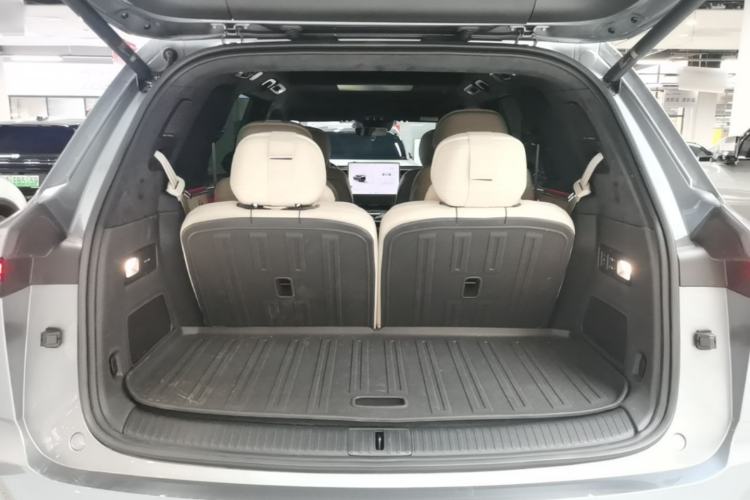 Used ONVO Luxeed L90 2025 Model—Ultra Six-Seater Version Trunk