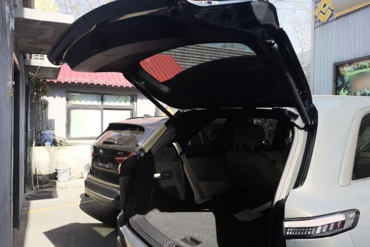 Used ONVO Luxeed L90 2025 Model—Ultra Six-Seater Version Trunk
