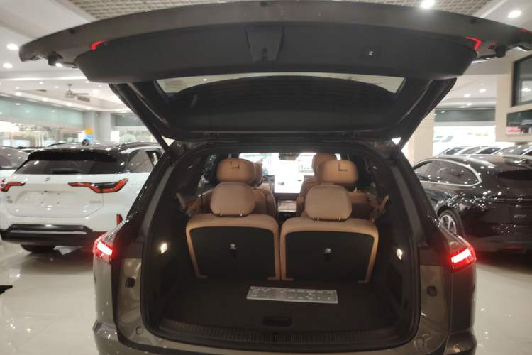 Used ONVO Luxeed L90 2025 Model—Ultra Six-Seater Version Trunk