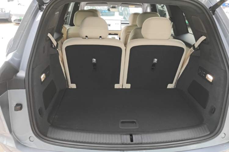 Used ONVO Luxeed L90 2025 Model—Max Six-Seater Version Trunk