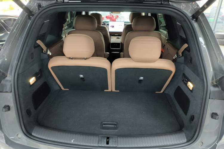 Used ONVO Luxeed L90 2025 Model—Ultra Six-Seater Version Trunk