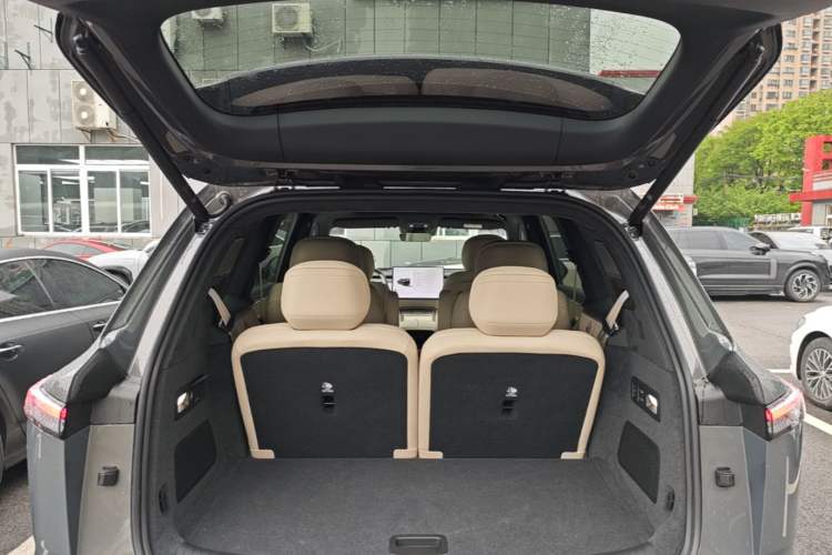 Used ONVO Luxeed L90 2025 Model—Ultra Six-Seater Version Trunk