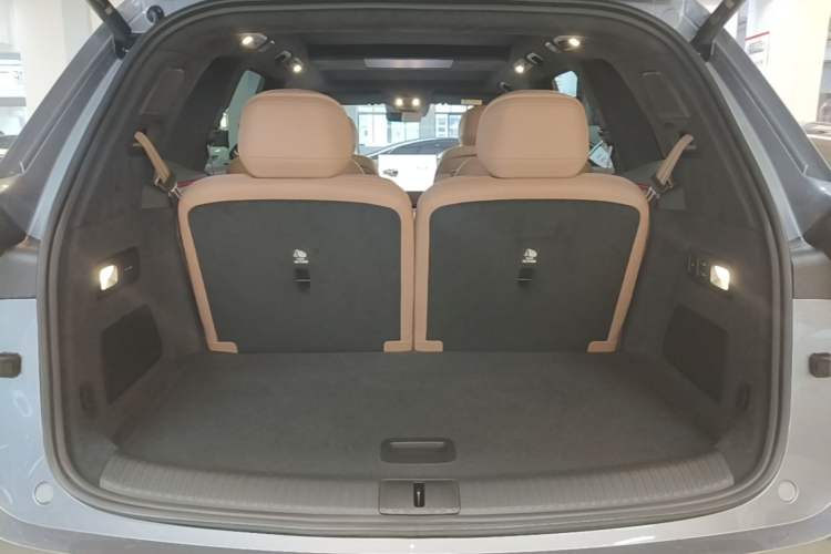 Used ONVO Luxeed L90 2025 Model—Max Six-Seater Version Trunk