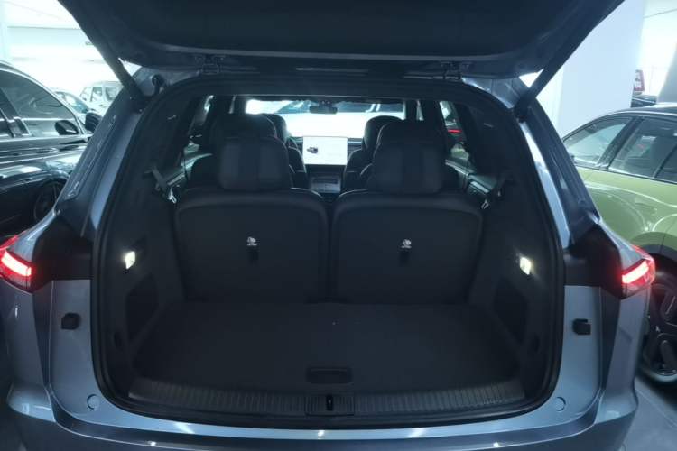 Used ONVO Luxeed L90 2025 Model Max Six-Seater 60-degree Battery Edition Trunk