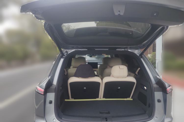 Used ONVO Luxeed L90 2025 Model—Ultra Six-Seater Version Trunk
