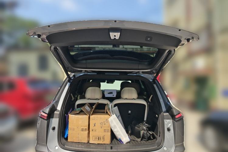 Used ONVO Luxeed L90 2025 Model—Ultra Six-Seater Version Trunk