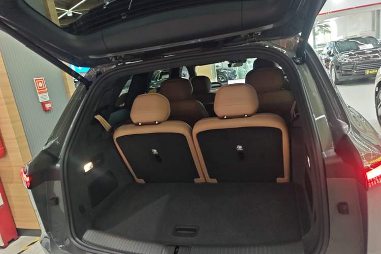 Used ONVO Luxeed L90 2025 Model—Ultra Six-Seater Version Trunk