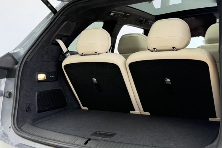 Used ONVO Luxeed L90 2025 Model—Ultra Six-Seater Version Trunk