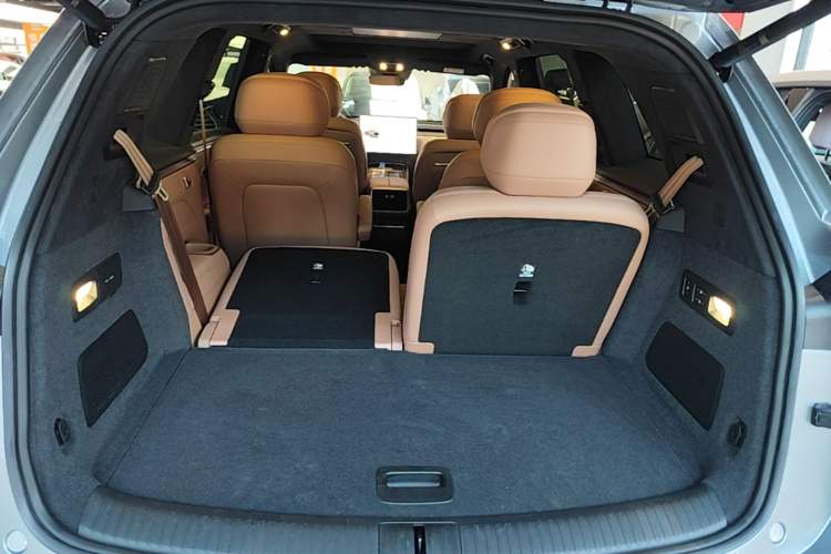 Used ONVO Luxeed L90 2025 Model—Pro Seven-Seater Version Trunk