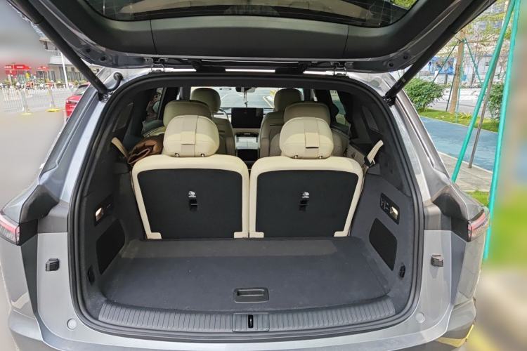 Used ONVO Luxeed L90 2025 Model—Max Six-Seater Version Trunk