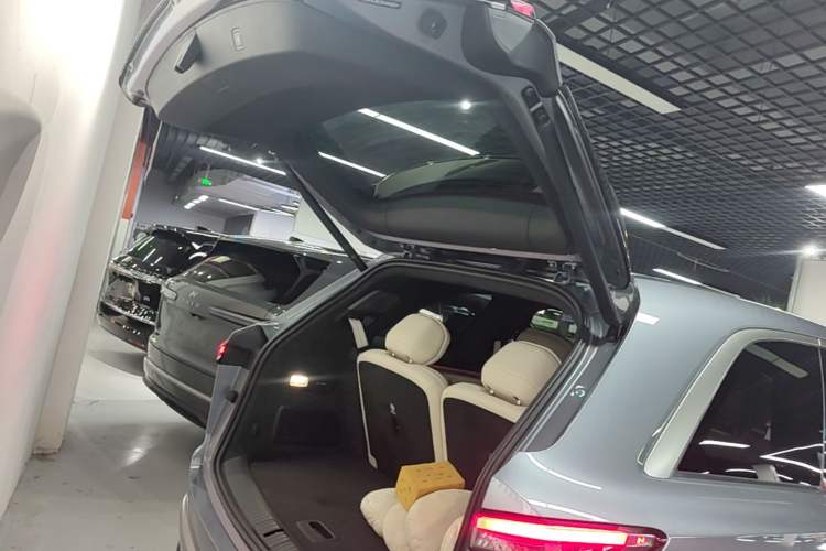 Used ONVO Luxeed L90 2025 Model—Ultra Six-Seater Version Trunk