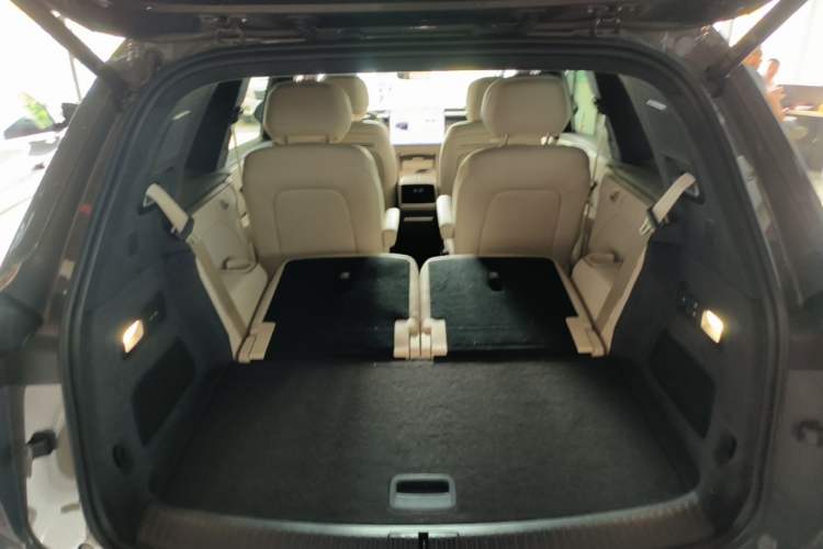 Used ONVO Luxeed L90 2025 Model—Ultra Six-Seater Version Trunk