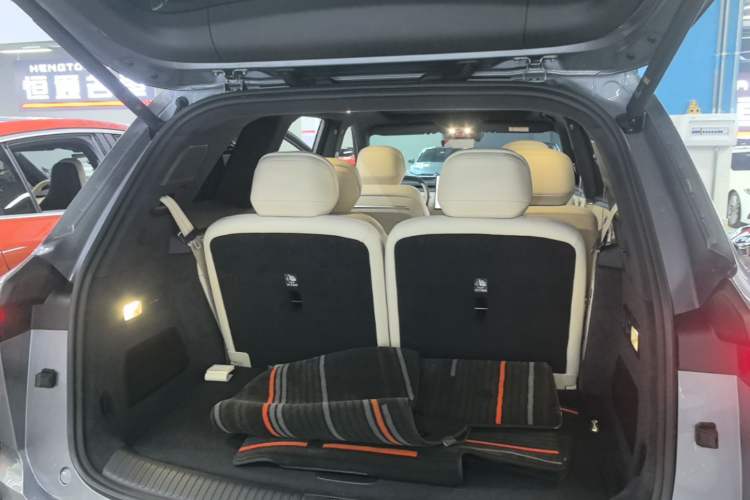 Used ONVO Luxeed L90 2025 Model—Max Six-Seater Version Trunk