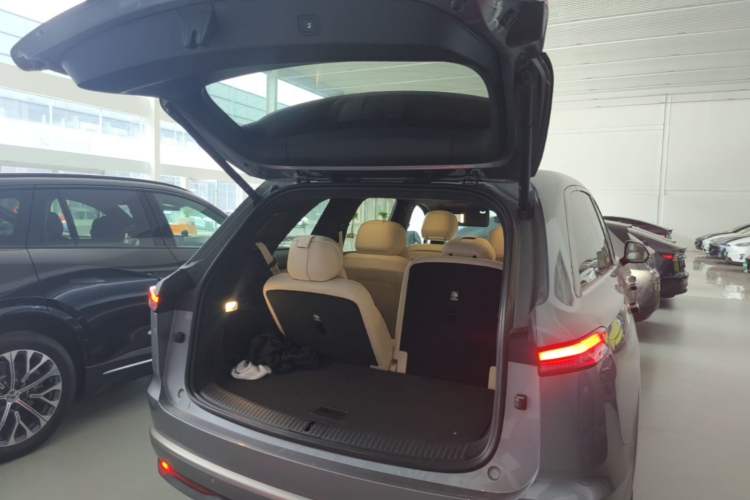 Used ONVO Luxeed L90 2025 Model—Ultra Six-Seater Version Trunk