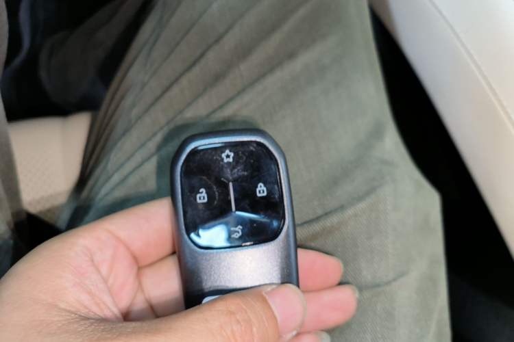 Used ONVO Luxeed L90 2025 Model—Max Six-Seater Version Vehicle Key