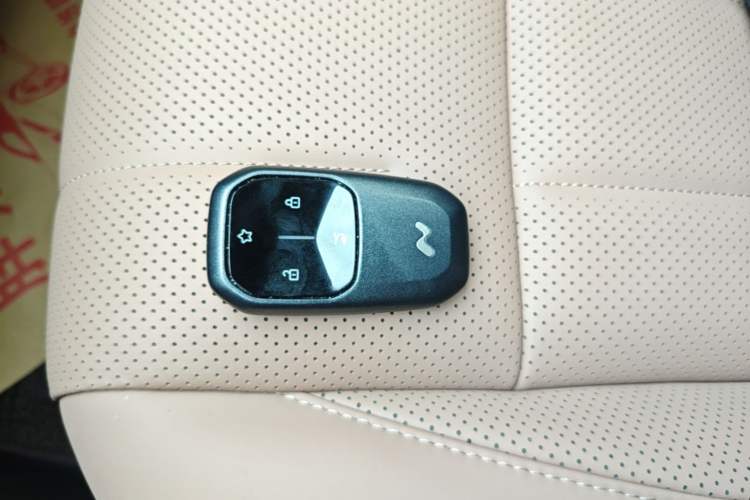Used ONVO Luxeed L90 2025 Model—Max Six-Seater Version Vehicle Key