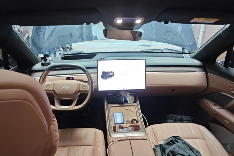 Used ONVO Luxeed L90 2025 Model—Max Six-Seater Version Center Console