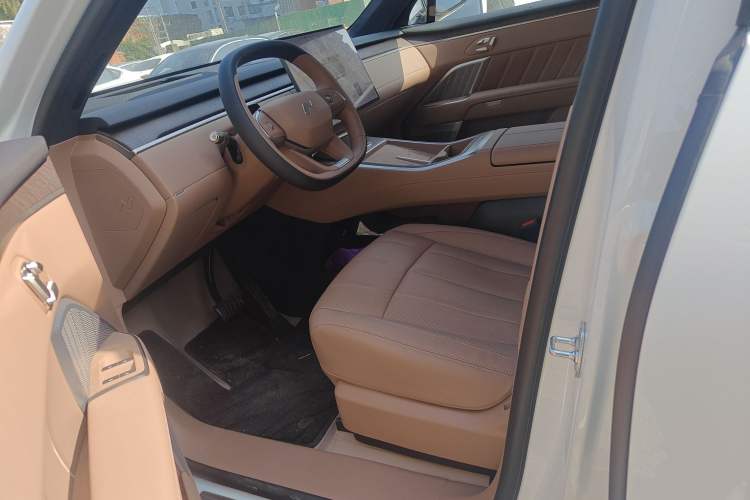Used ONVO Luxeed L90 2025 Model—Max Six-Seater Version Driver Seat