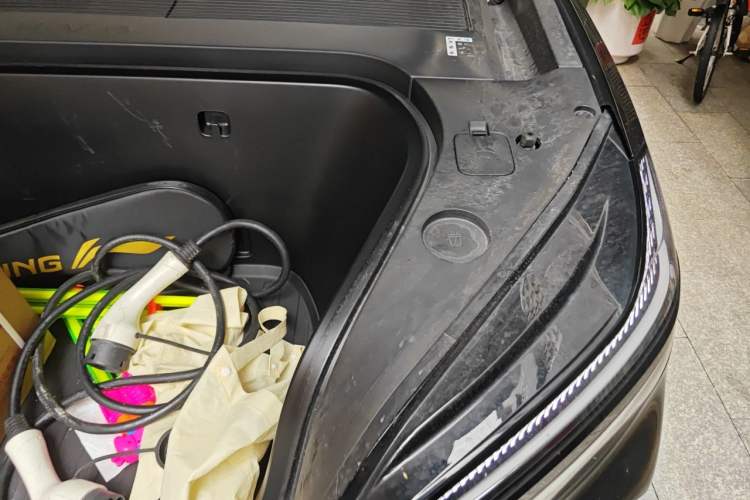 Used ONVO Luxeed L90 2025 Model—Max Six-Seater Version Engine Bay Left