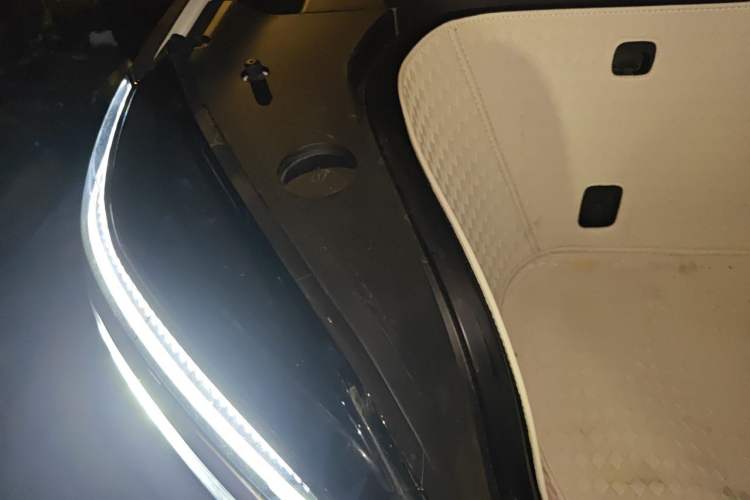 Used ONVO Luxeed L90 2025 Model—Max Six-Seater Version Engine Bay Right