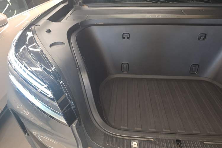 Used ONVO Luxeed L90 2025 Model Ultra Six-Seater 60-degree Battery Edition Engine Bay Right