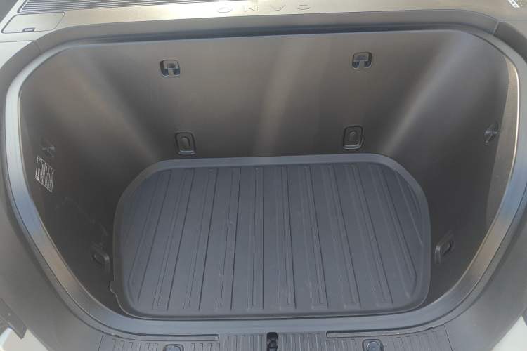 Used ONVO Luxeed L90 2025 Model—Max Six-Seater Version Engine Bay