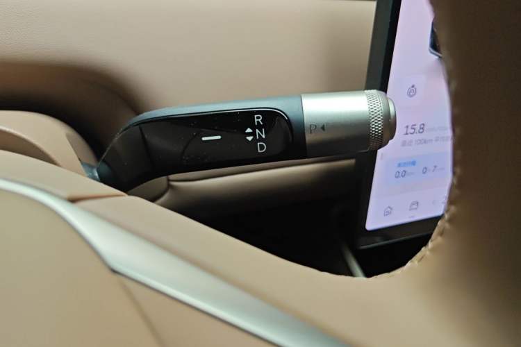 Used ONVO Luxeed L90 2025 Model—Max Six-Seater Version Gear Lever