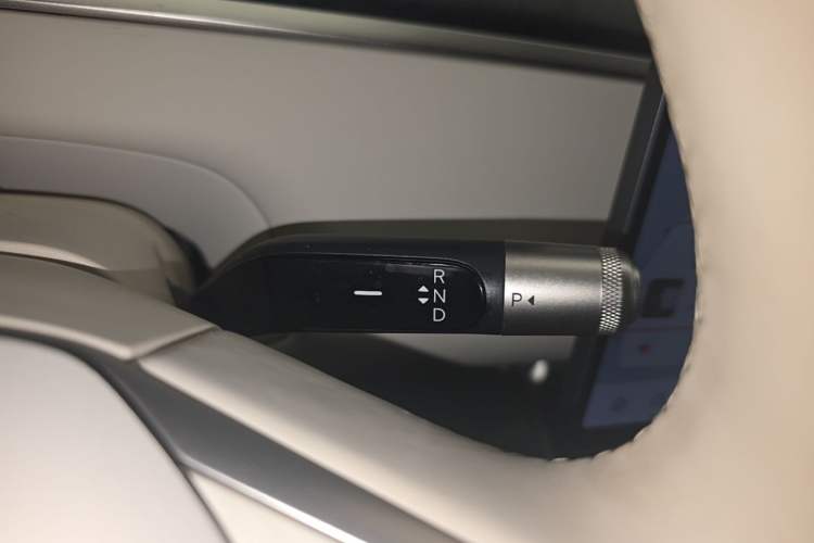 Used ONVO Luxeed L90 2025 Model Ultra Six-Seater 60-degree Battery Edition Gear Lever