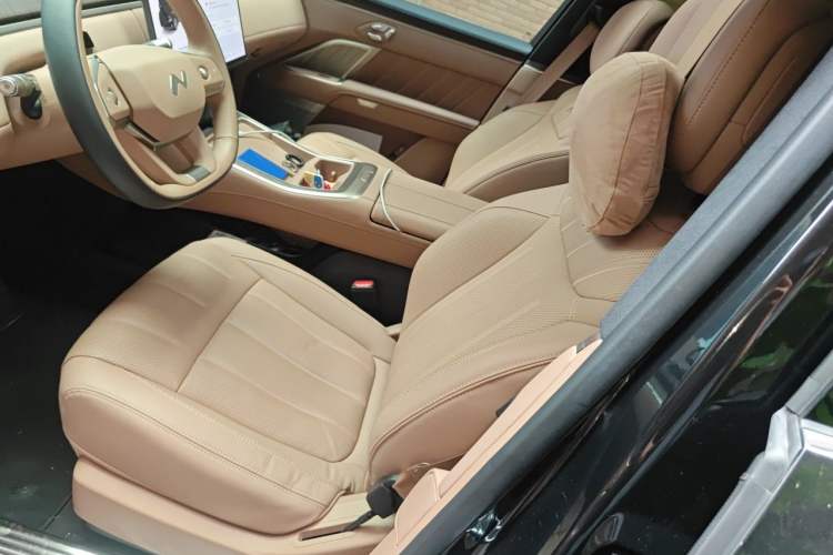Used ONVO Luxeed L90 2025 Model—Max Six-Seater Version Left Front Seat