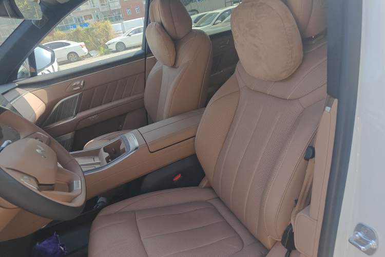 Used ONVO Luxeed L90 2025 Model—Max Six-Seater Version Left Front Seat