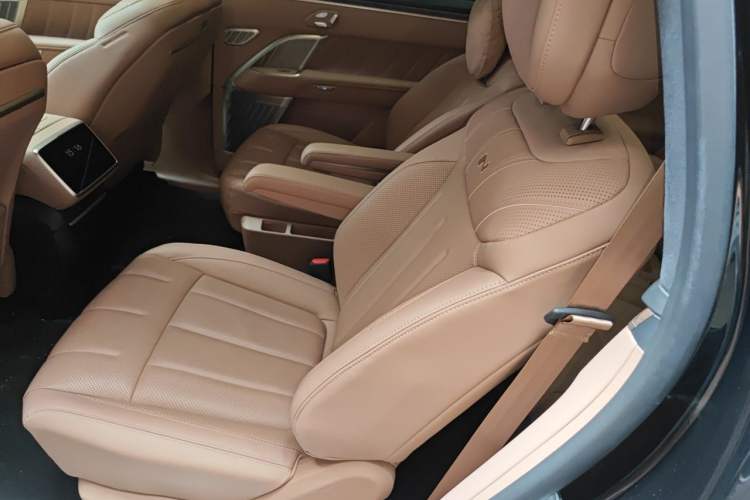 Used ONVO Luxeed L90 2025 Model—Max Six-Seater Version Left Rear Seat
