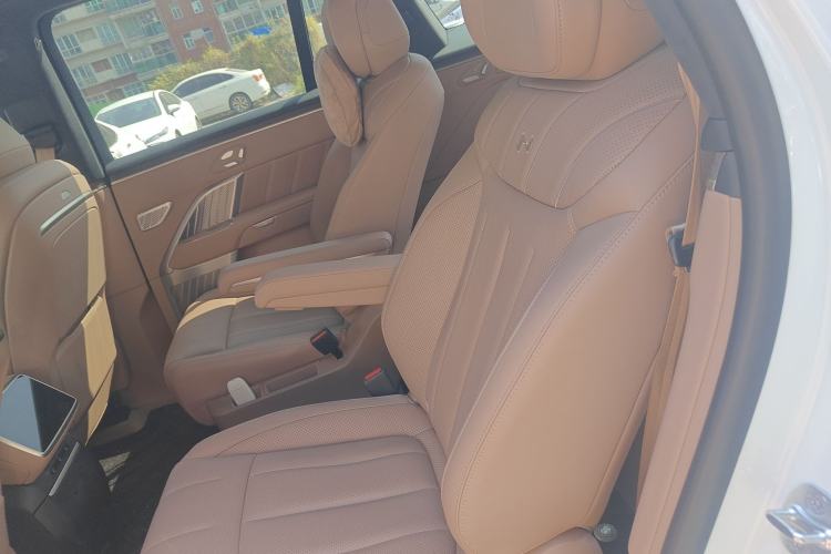 Used ONVO Luxeed L90 2025 Model—Max Six-Seater Version Left Rear Seat