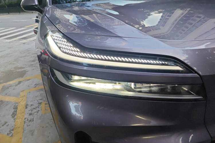 Used ONVO Luxeed L90 2025 Model—Max Six-Seater Version Right Front Headlight