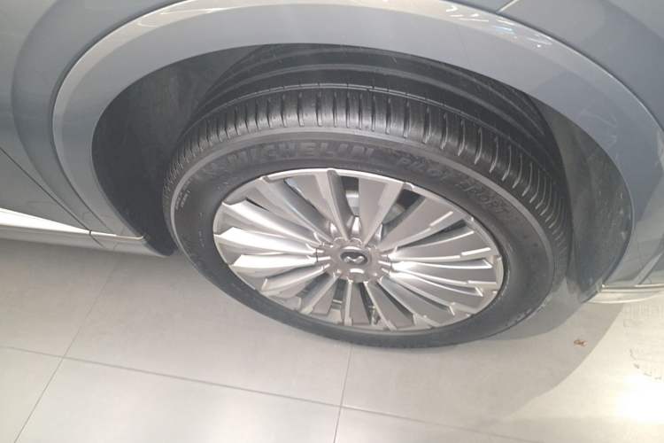 Used ONVO Luxeed L90 2025 Model Ultra Six-Seater 60-degree Battery Edition Right Front Wheel Hub