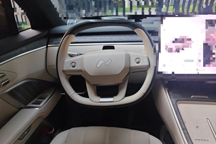 Used ONVO Luxeed L90 2025 Model—Max Six-Seater Version Steering Wheel