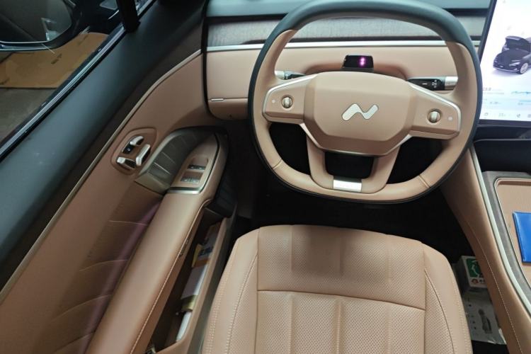 Used ONVO Luxeed L90 2025 Model—Max Six-Seater Version Steering Wheel