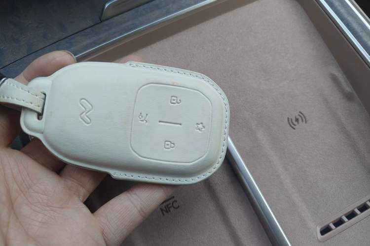 Used ONVO Luxeed L90 2025 Model—Max Six-Seater Version Vehicle Key