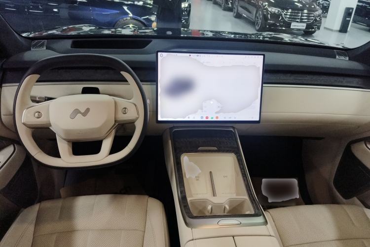 Used ONVO Luxeed L90 2025 Model—Ultra Six-Seater Version Center Console