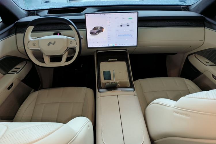 Used ONVO Luxeed L90 2025 Model—Max Seven-Seater Version Center Console