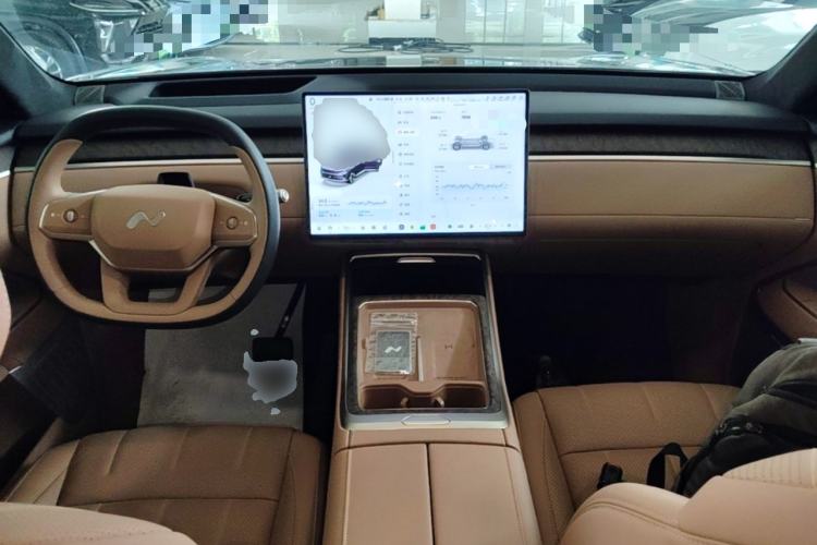 Used ONVO Luxeed L90 2025 Model—Max Seven-Seater Version Center Console