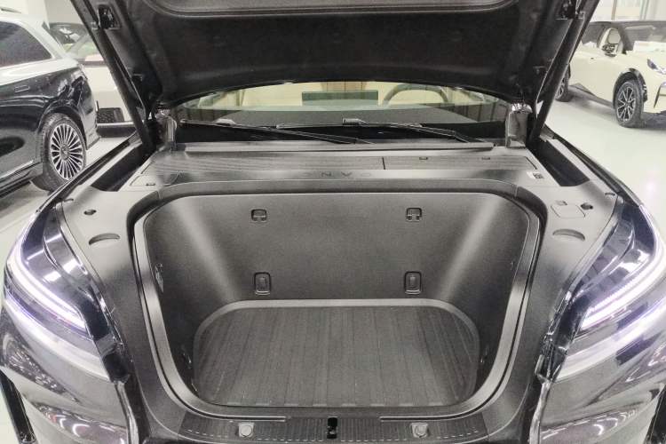 Used ONVO Luxeed L90 2025 Model—Ultra Six-Seater Version Engine Bay