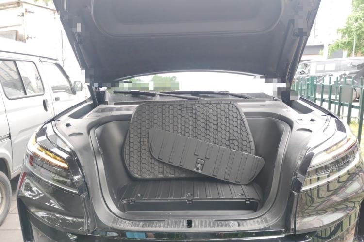 Used ONVO Luxeed L90 2025 Model—Ultra Six-Seater Version Engine Bay
