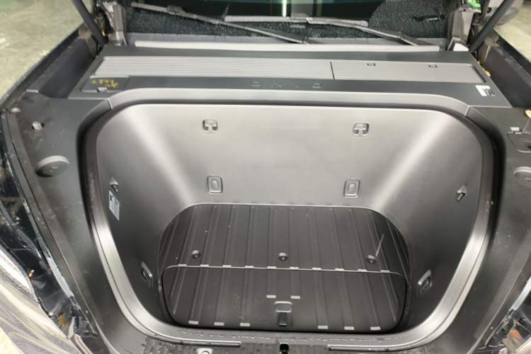 Used ONVO Luxeed L90 2025 Model—Max Seven-Seater Version Engine Bay