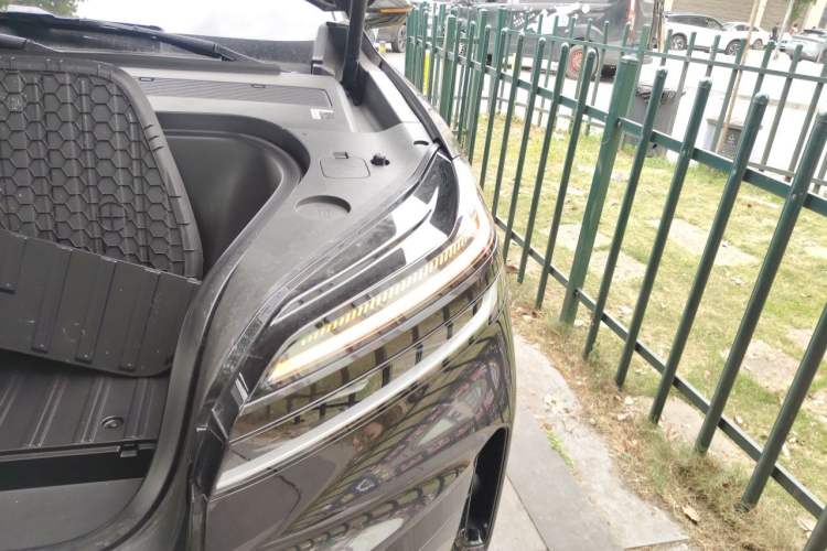 Used ONVO Luxeed L90 2025 Model—Ultra Six-Seater Version Engine Bay Left
