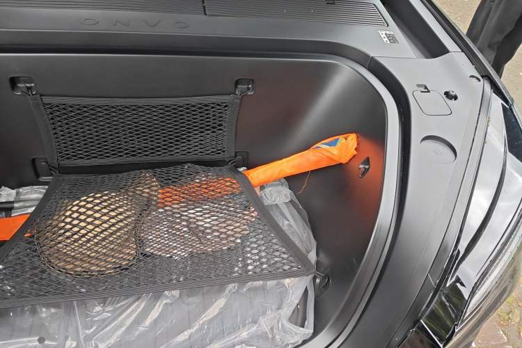 Used ONVO Luxeed L90 2025 Model—Ultra Six-Seater Version Engine Bay Left