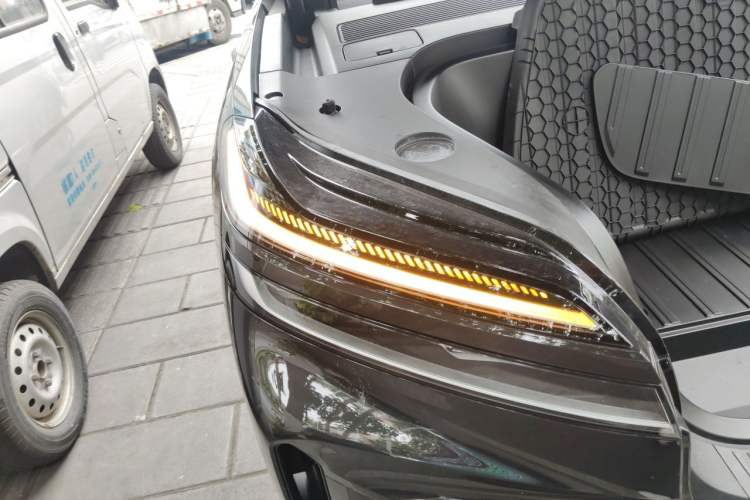 Used ONVO Luxeed L90 2025 Model—Ultra Six-Seater Version Engine Bay Right