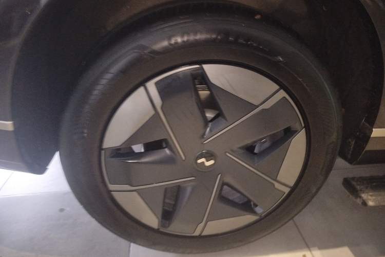 Used ONVO Luxeed L90 2025 Model—Max Six-Seater Version Exterior 5